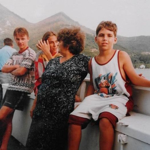 Saša Kapor na fotografiji sa porodicom iz 1994 godine